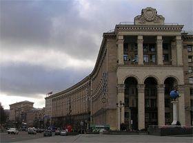 Срочно! В Киеве загорелся Главпочтамт