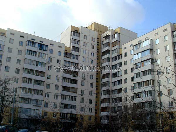 Леонид Черновецкий поручил передать до 1 декабря все ведомственное жилье коммунальной собственности районов 