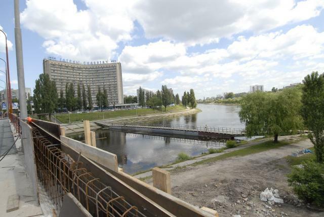 Городская власть планирует реконструировать съезды из моста Патона на левом берегу