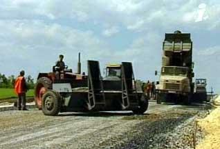 Чиновников обязали строить дороги