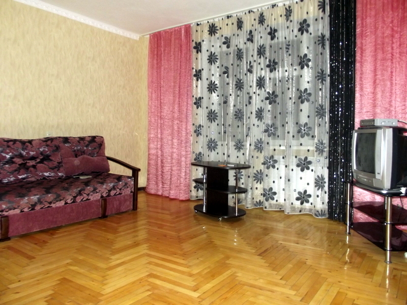 1-комнатная квартира посуточно 38 м², Стебницкая ул., 64