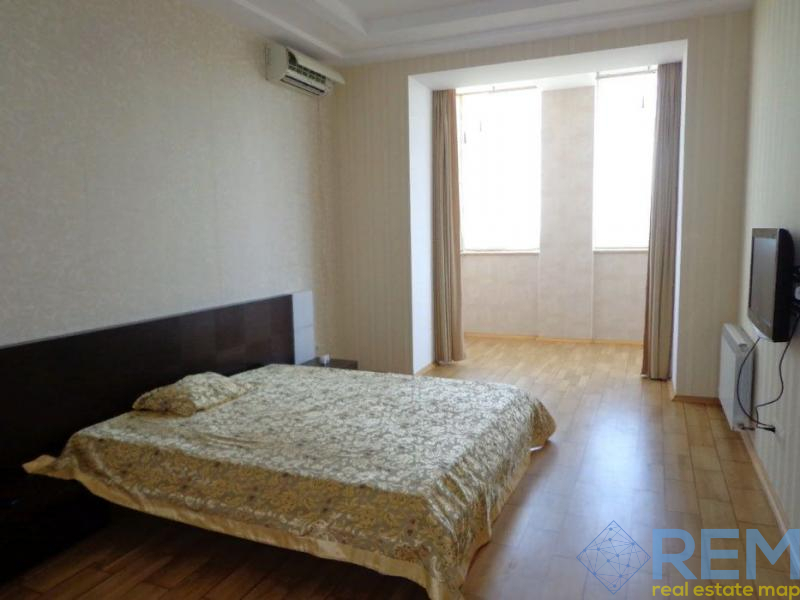 Продаж 2-кімнатної квартири 112 м², Довженко вул., 3