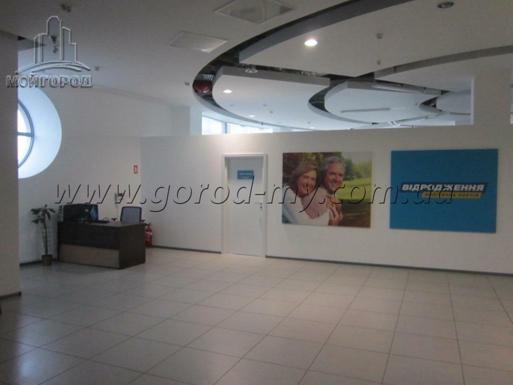 Продажа торгового помещения 690 м², Яворницкого пр.