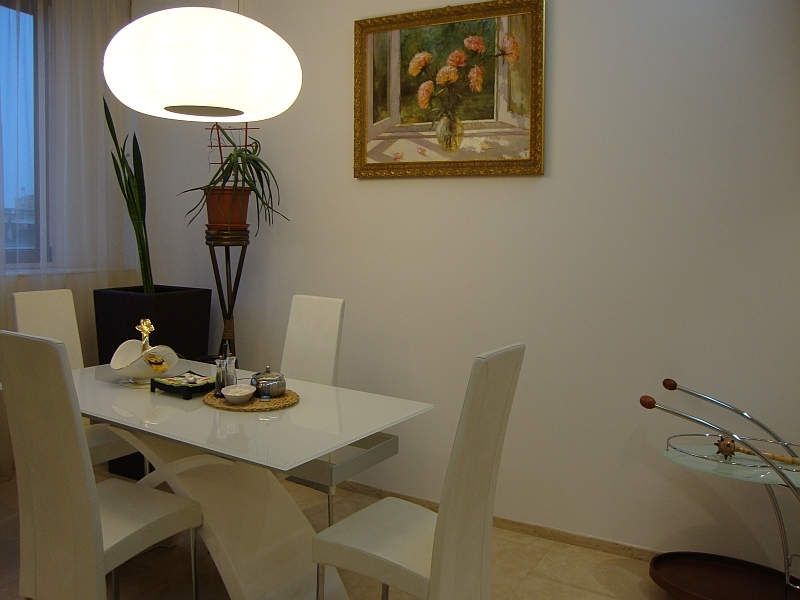 Продажа 5-комнатной квартиры 300 м², Академика Чекмарева ул., 11