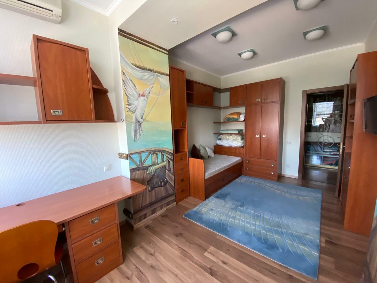 Продажа 4-комнатной квартиры 165 м², Пушкина просп., 11