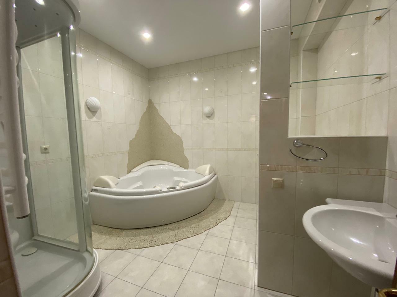 Продажа 4-комнатной квартиры 165 м², Пушкина просп., 11