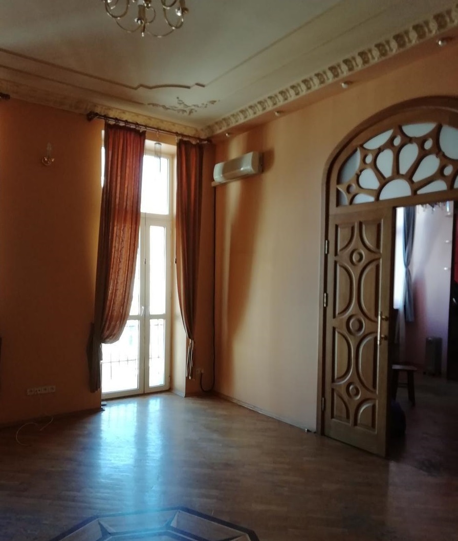 Продажа 3-комнатной квартиры 96 м², Богдана Хмельницкого ул., 35/1