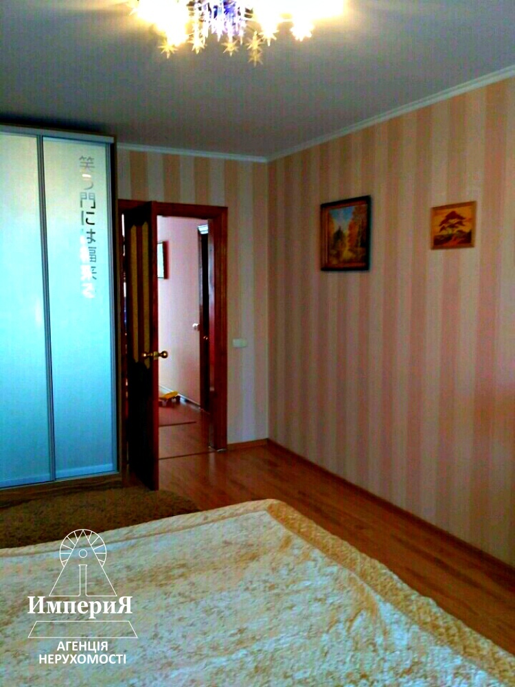 Продаж 3-кімнатної квартири 70 м², Курсова вул., 33