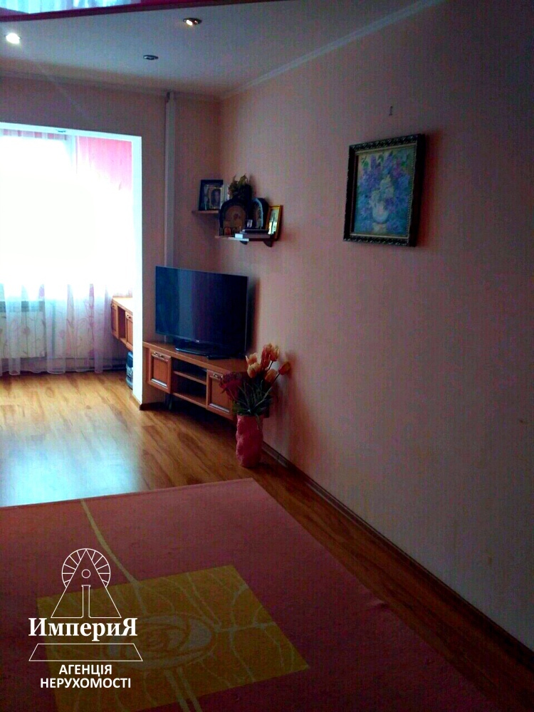 Продаж 3-кімнатної квартири 70 м², Курсова вул., 33