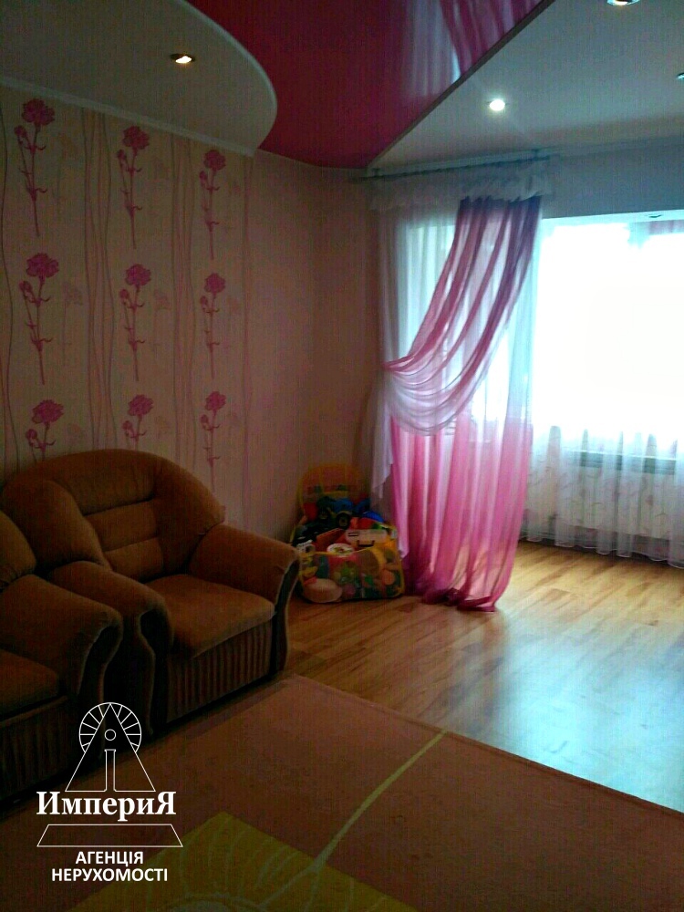 Продаж 3-кімнатної квартири 70 м², Курсова вул., 33