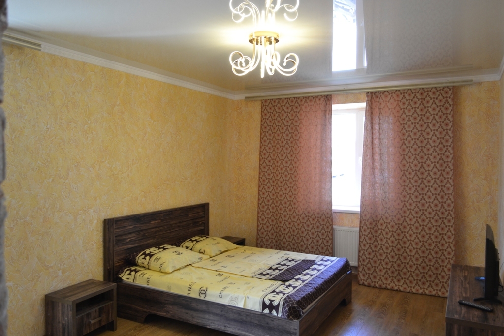 1-комнатная квартира посуточно 43 м², Зарванская ул., 7А