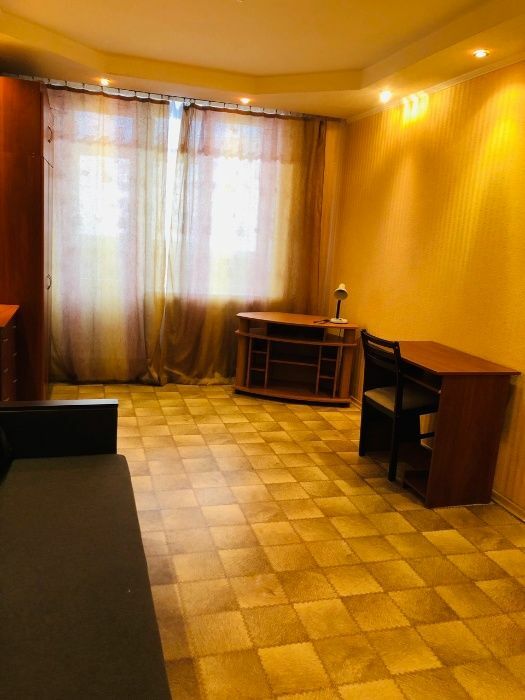Продаж 1-кімнатної квартири 35 м², Валентинівська вул.