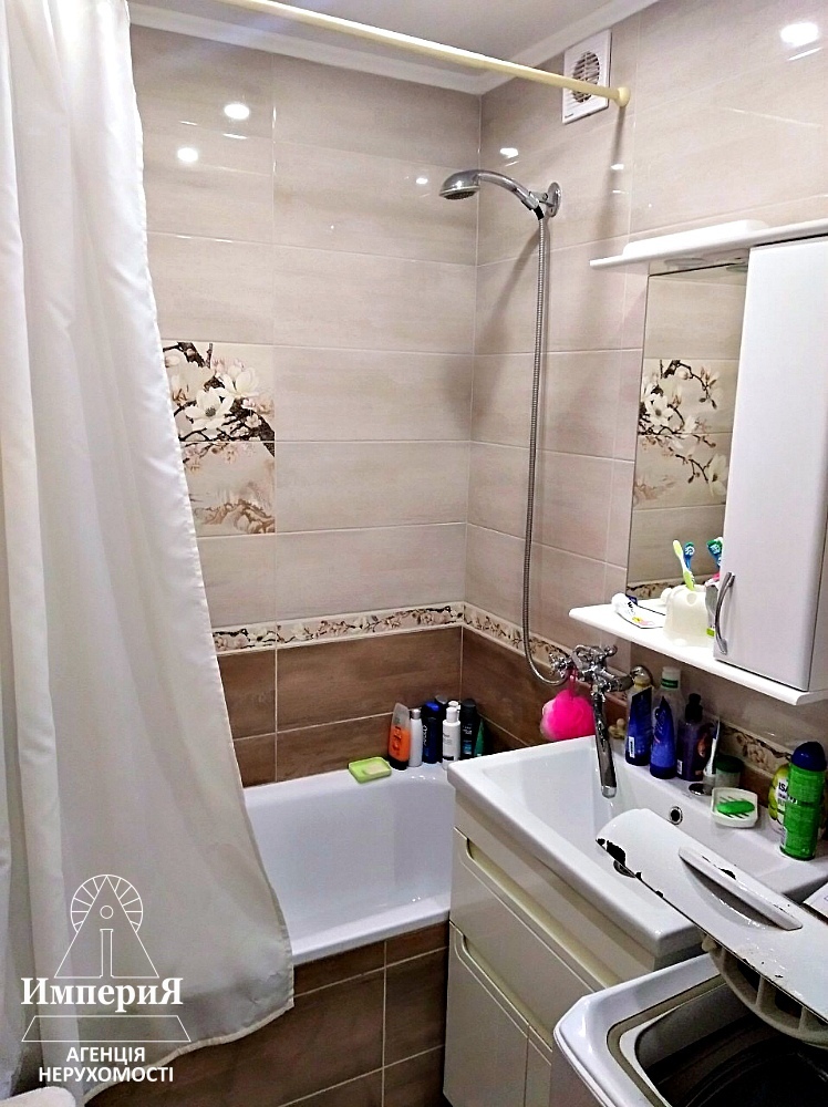 Продаж 3-кімнатної квартири 88 м², Полковника Коновальця вул., 3