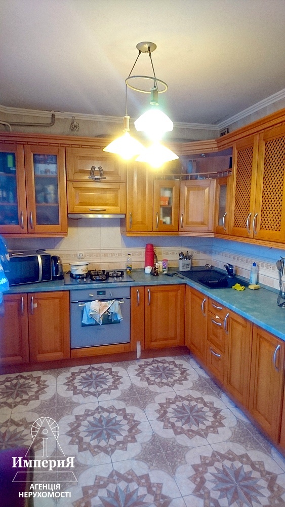 Продаж 3-кімнатної квартири 70 м², Академіка Кримського вул., 6