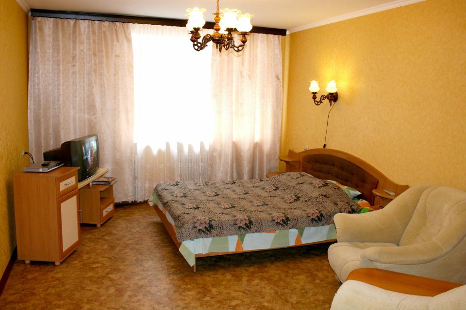 1-кімнатна квартира подобово 38 м², Садова вул., 16
