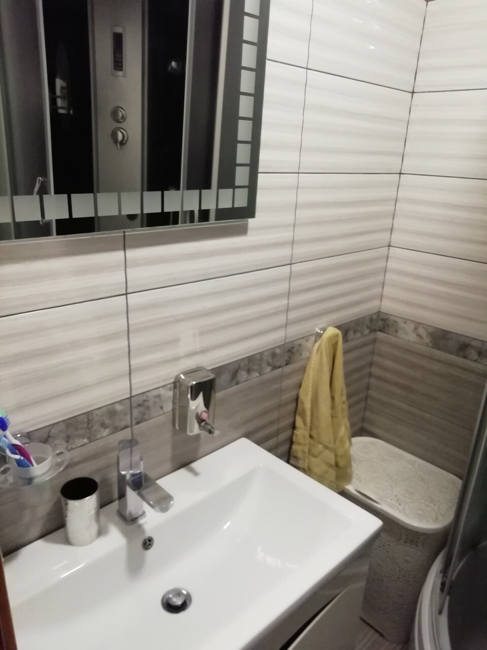 Аренда 3-комнатной квартиры 70 м², Героев Чернобыля ул., Крут ул., 12