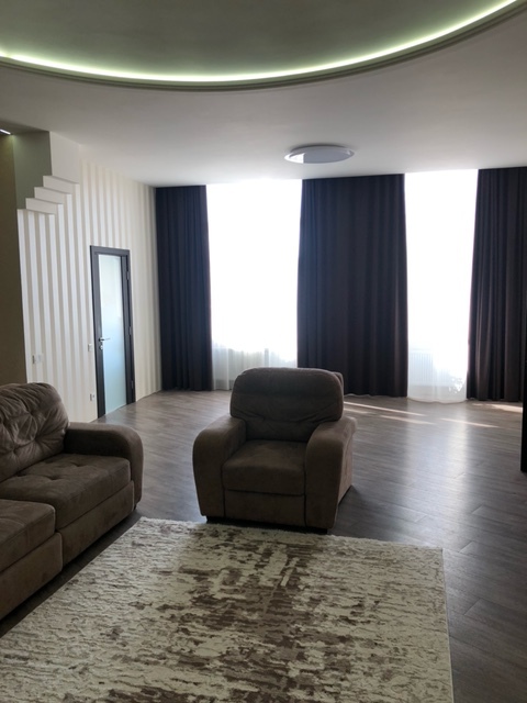 Продажа 3-комнатной квартиры 165 м², Новоалександровская ул., 54А К1