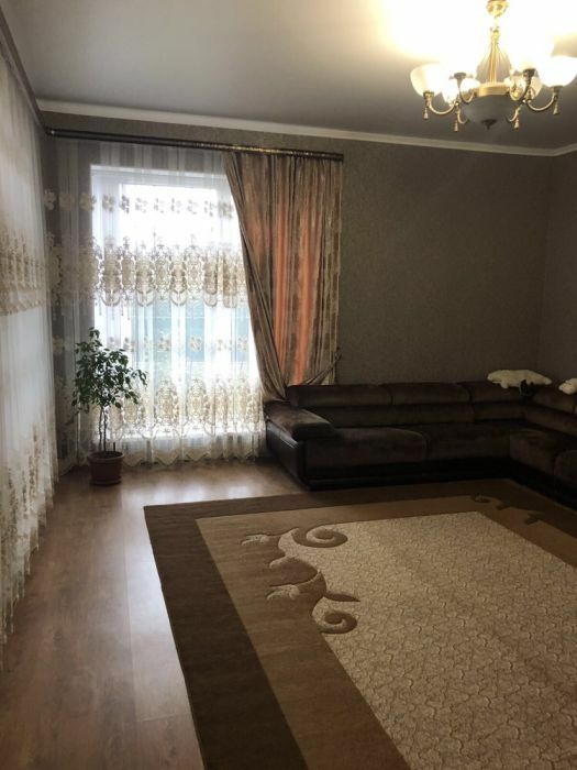 Оренда будинку 200 м², Тракторостроитлей ул., 83