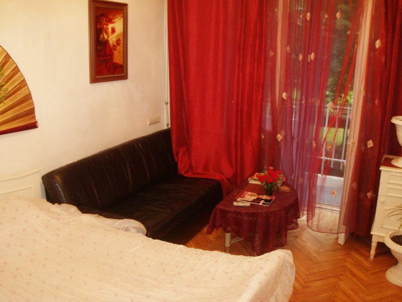 1-кімнатна квартира подобово 43 м², Театральна вул., 9