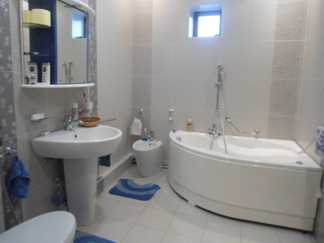 Продаж будинку 250 м²
