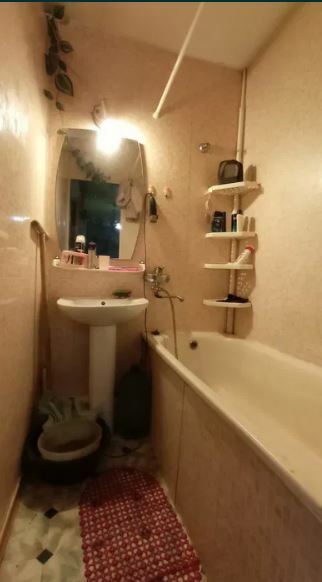 Продажа 3-комнатной квартиры 70 м², Героев просп., 12