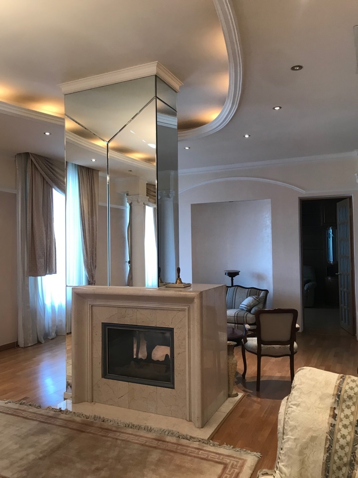 Продажа 4-комнатной квартиры 346 м², Екатерининская пл., 5