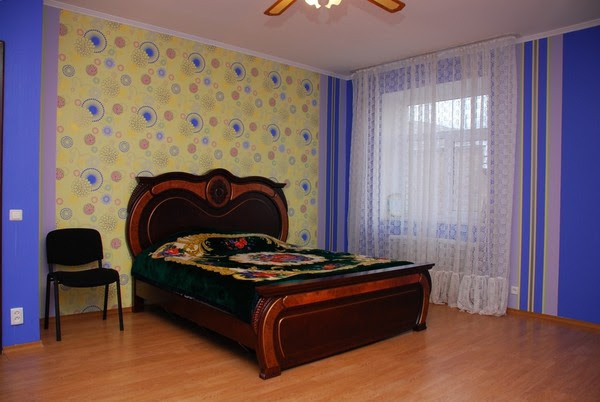 Будинок подобово 500 м², Вишгородська вул.