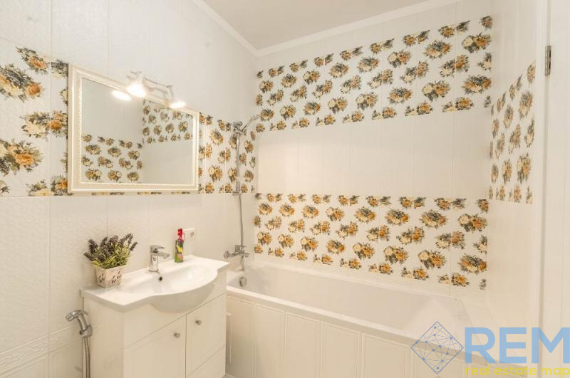Продажа 1-комнатной квартиры 47 м², Жаботинского ул., 111