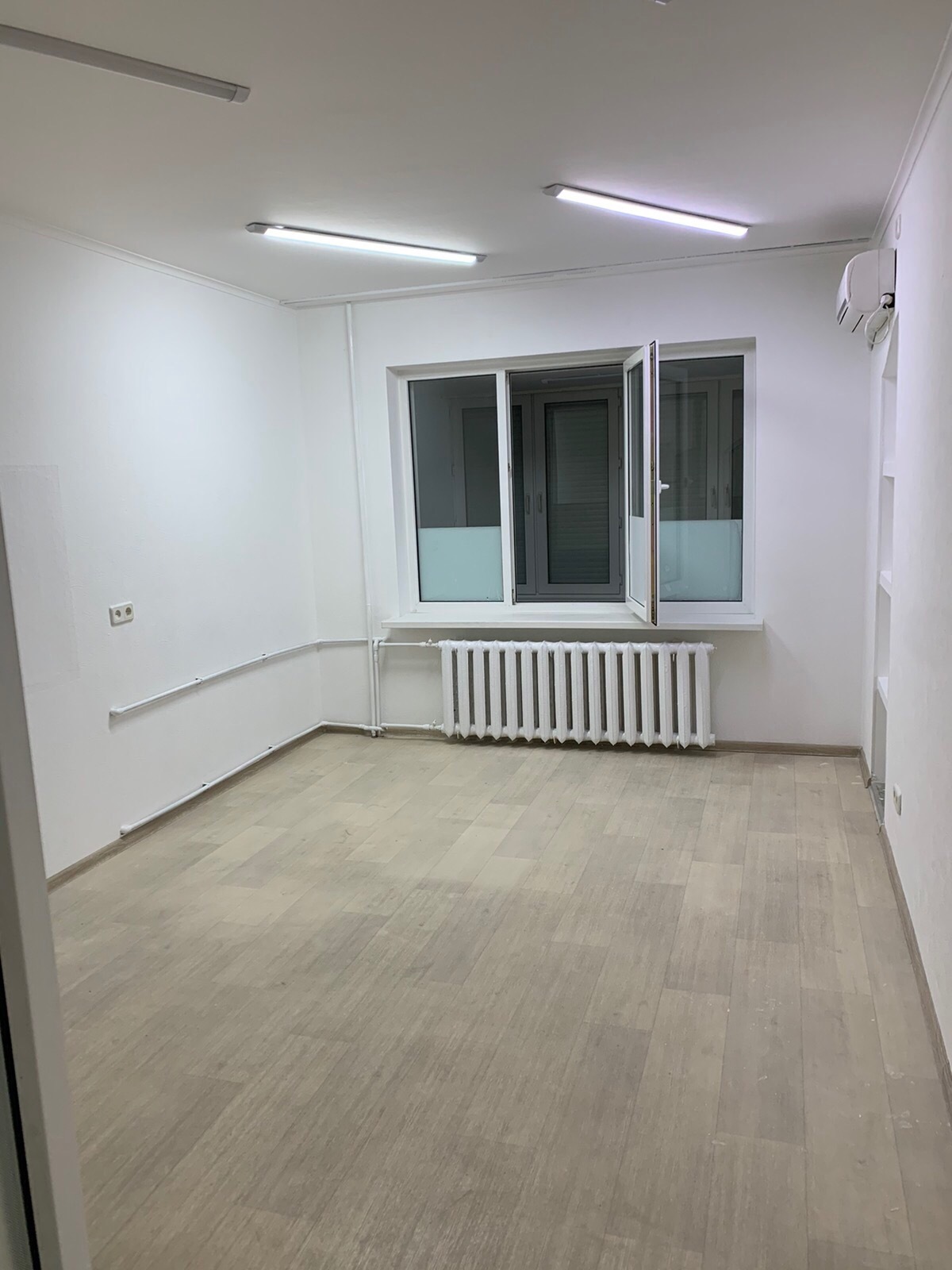 Оренда приміщення вільного призначення 83 м², Академіка Корольова вул., 34