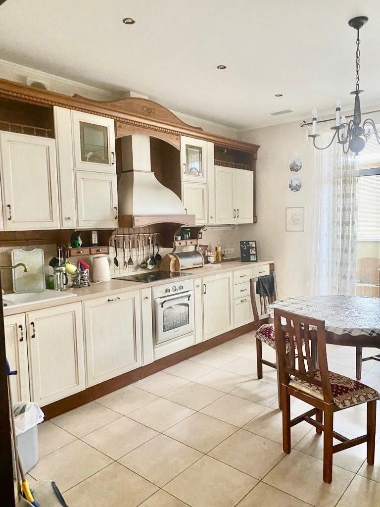 Продаж 3-кімнатної квартири 155 м², Василя Жуковського вул., 21А