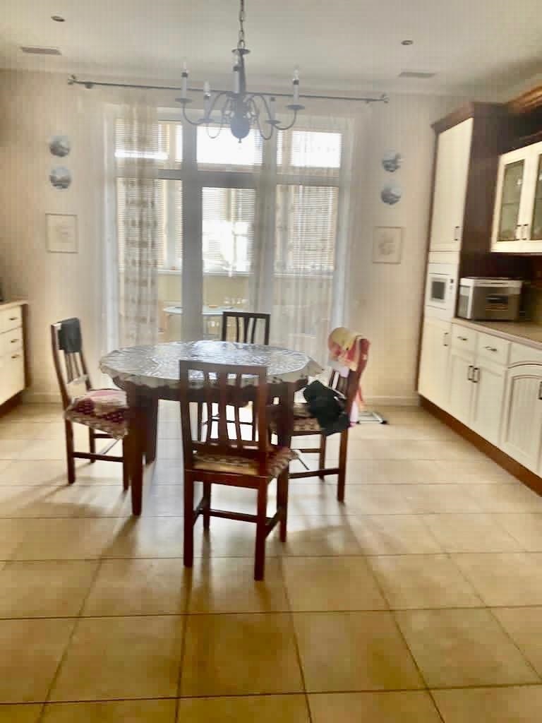 Продаж 3-кімнатної квартири 155 м², Василя Жуковського вул., 21А