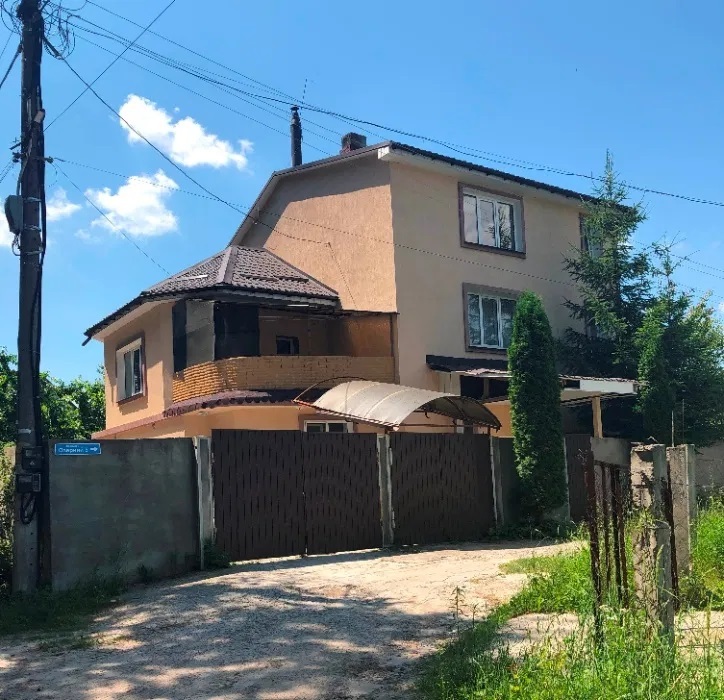 Продаж будинку 220 м²