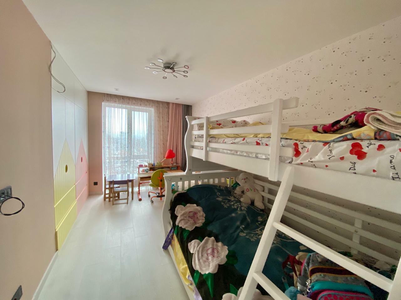 Продаж 4-кімнатної квартири 172 м², Василя Жуковського вул., 001