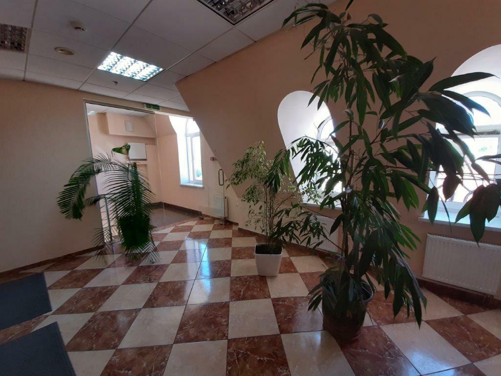 Оренда офісу 557 м², Верхній Вал вул.