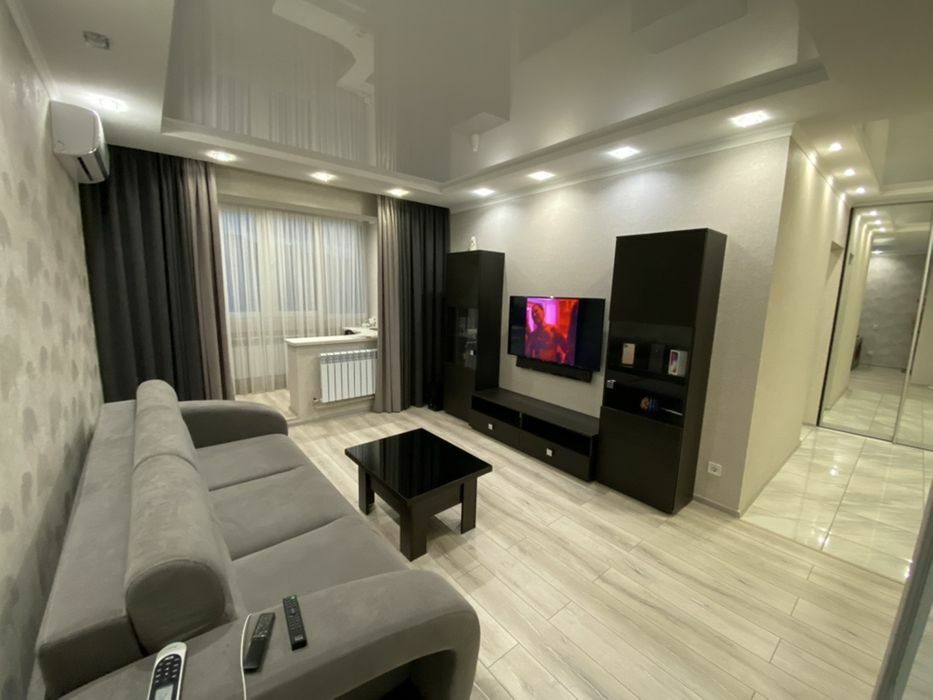 Продаж 1-кімнатної квартири 38 м², Героїв Праці вул.