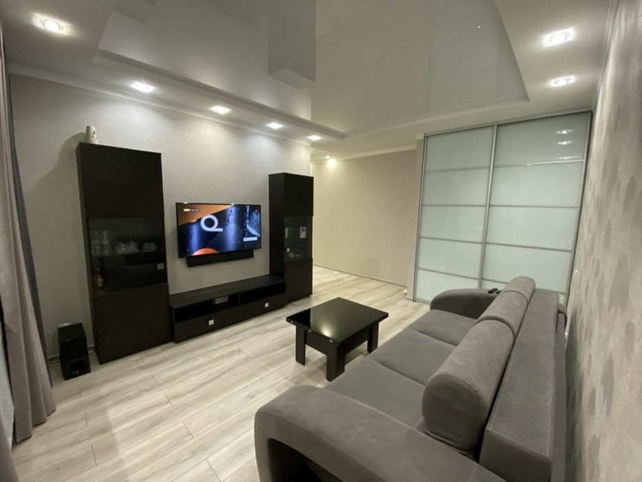 Продаж 1-кімнатної квартири 38 м², Героїв Праці вул.