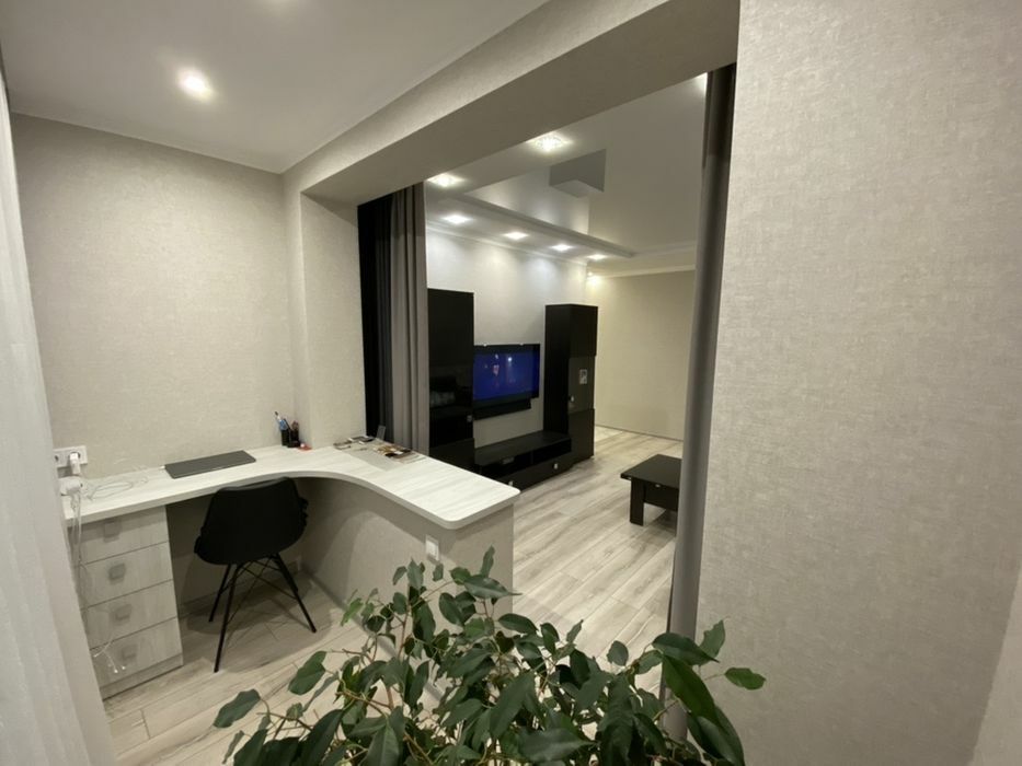 Продаж 1-кімнатної квартири 38 м², Героїв Праці вул.