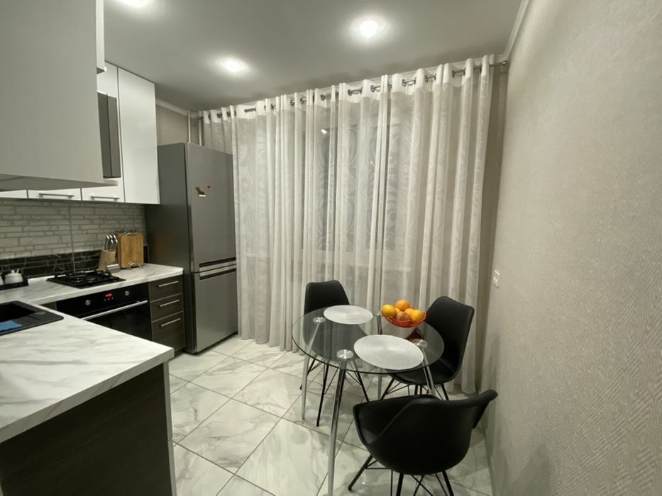 Продаж 1-кімнатної квартири 38 м², Героїв Праці вул.