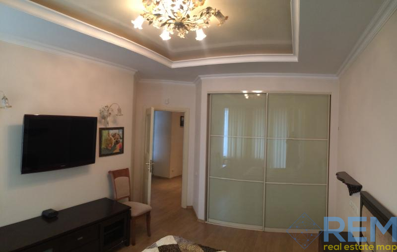 Продаж 3-кімнатної квартири 123 м², Літературна вул., 1А