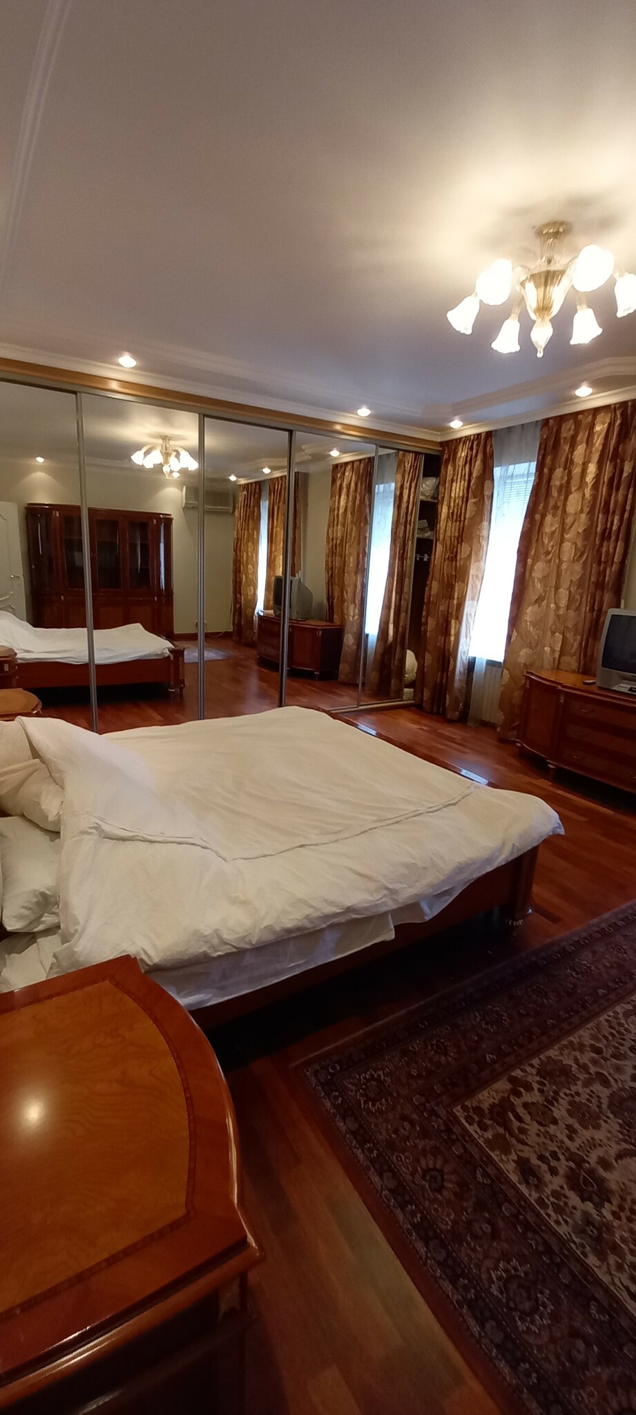 Продажа 4-комнатной квартиры 180 м², Челюскинцев ул., 153