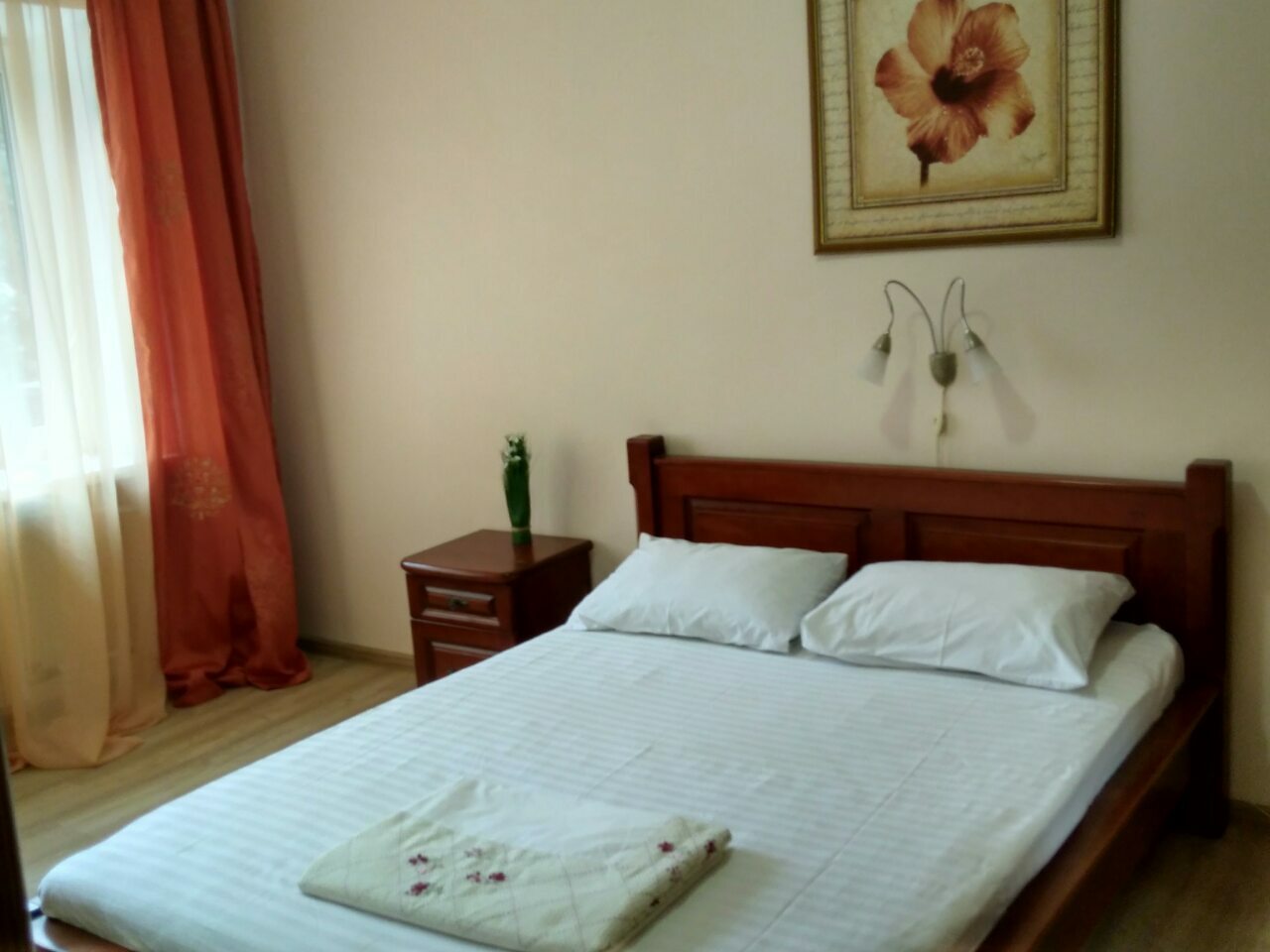 2-комнатная квартира посуточно 53 м², Кловский спуск, 24