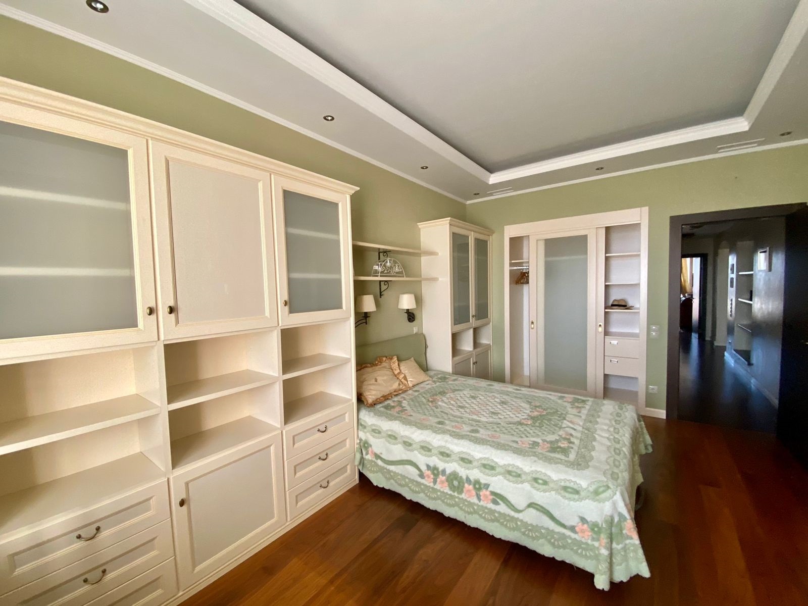 Продажа 4-комнатной квартиры 155 м², Василия Жуковского ул., 21А