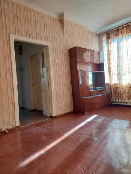 Продаж 3-кімнатної квартири 46 м², Молодогвардійська вул., 28