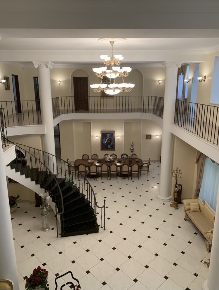 Продаж маєтку 1000 м²