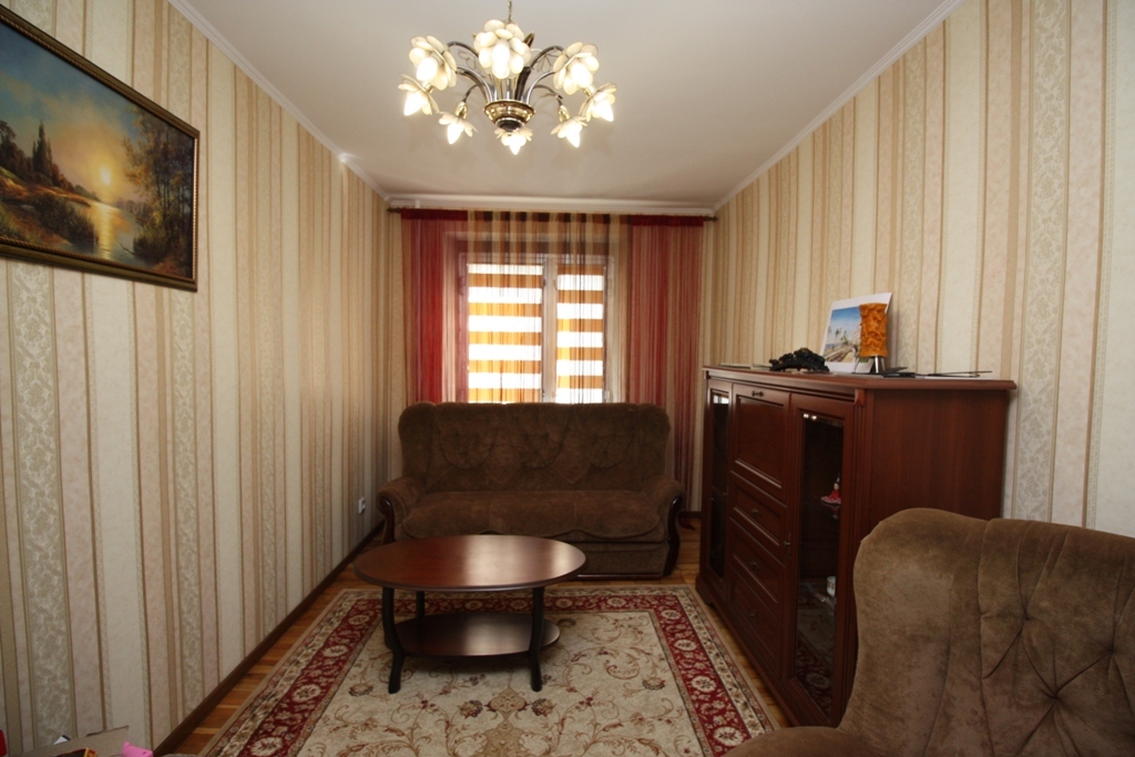 Продаж 3-кімнатної квартири 73 м², Перемоги вул., 131А