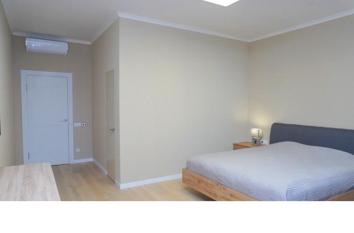 Продаж 3-кімнатної квартири 130 м², Літературна вул., 1А