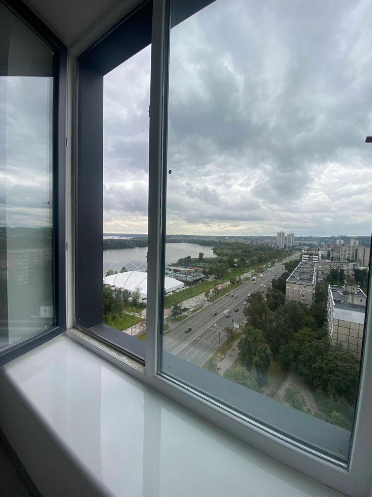 Продаж 2-кімнатної квартири 40 м², Набережна Перемоги вул., 68