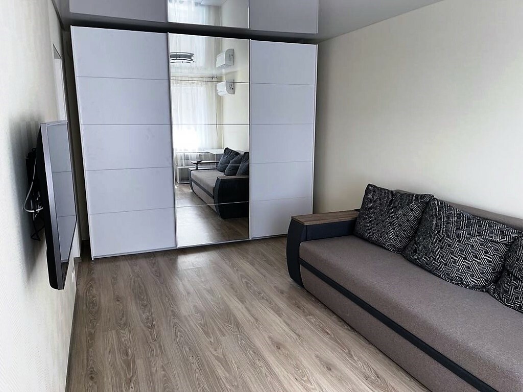 Оренда 1-кімнатної квартири 42 м², Набережна Перемоги вул., 42