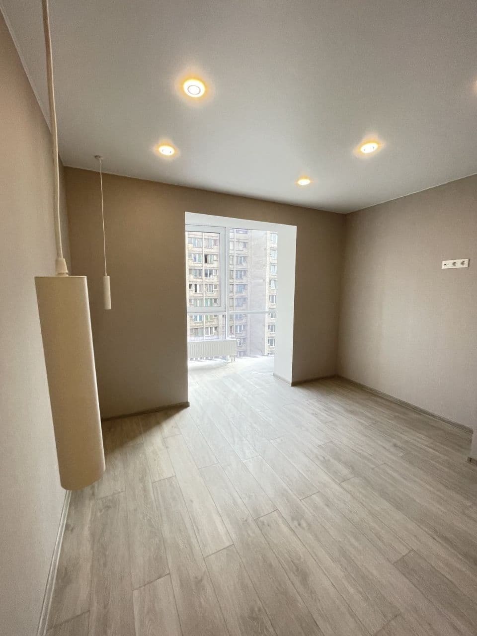 Продаж 2-кімнатної квартири 67 м², Перемоги пл.