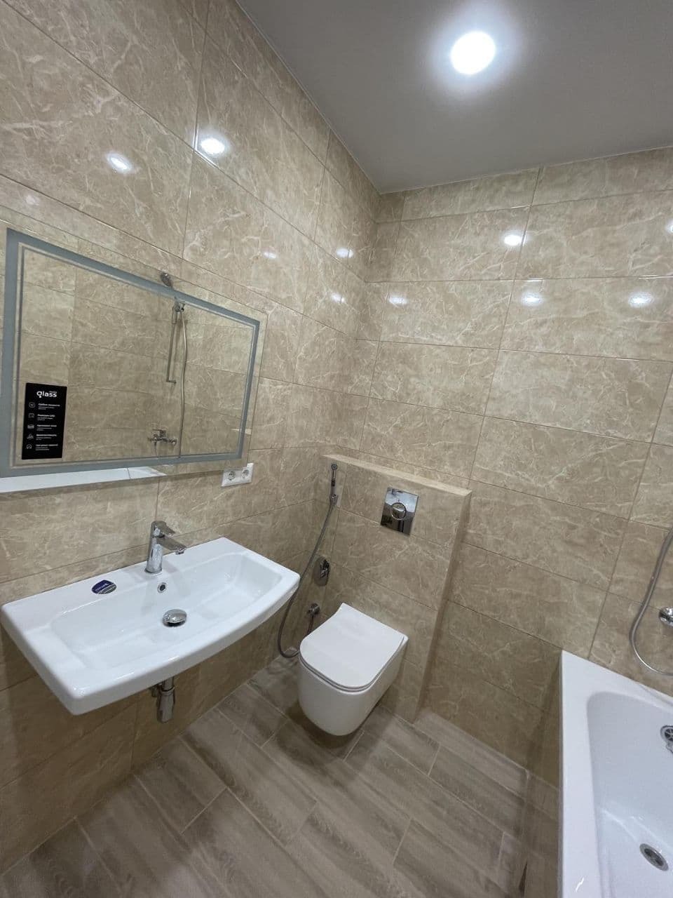 Продаж 2-кімнатної квартири 67 м², Перемоги пл.